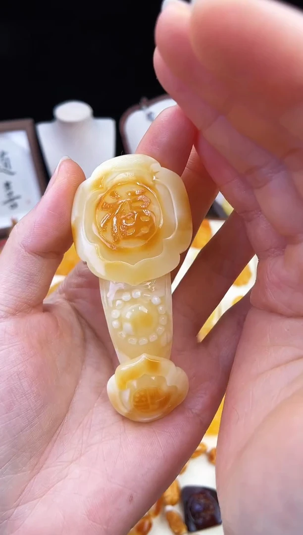 琥珀未镶嵌珠宝奇石听****、柒月
