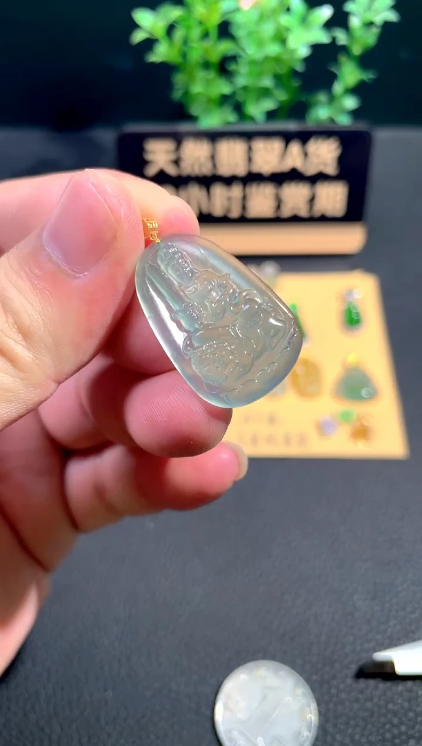 颈饰18K金镶嵌翡翠翡翠