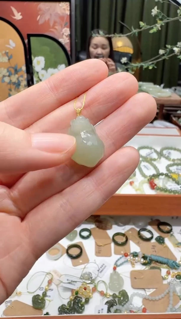 吊坠(赠链)未镶嵌和田玉多样性发货