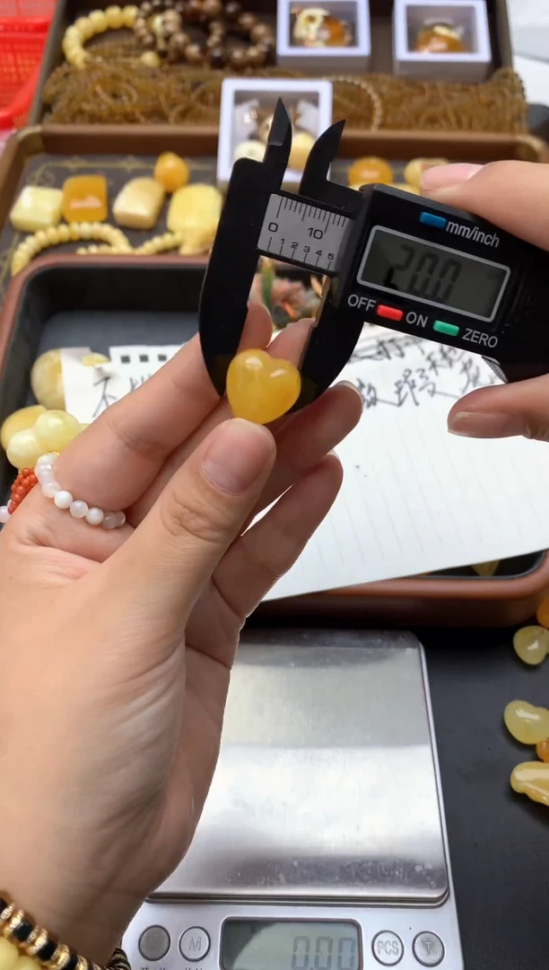 【闪购商品】琥珀珠宝奇石未镶嵌032琥珀蜜蜡花粉有纹小坑介意勿拍