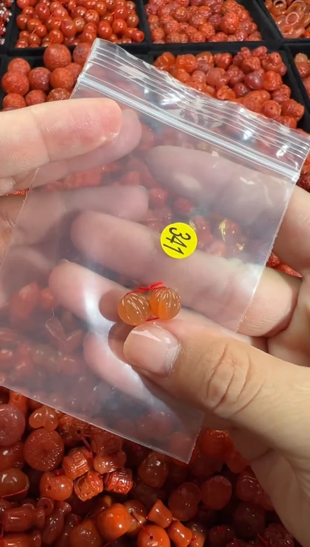 南红玛瑙未镶嵌颈饰1