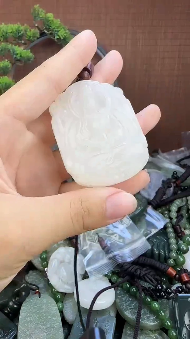 和田玉未镶嵌颈饰1