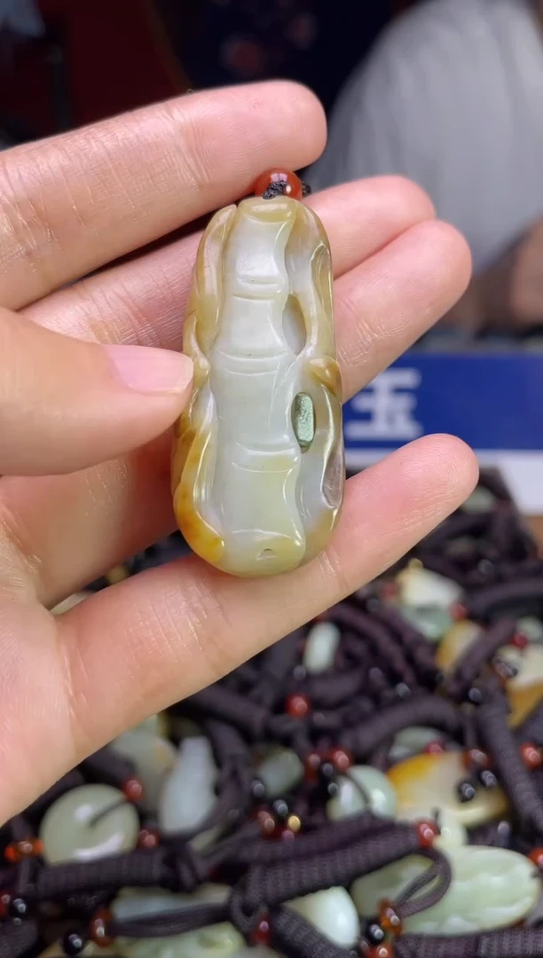 未镶嵌和田玉挂件1