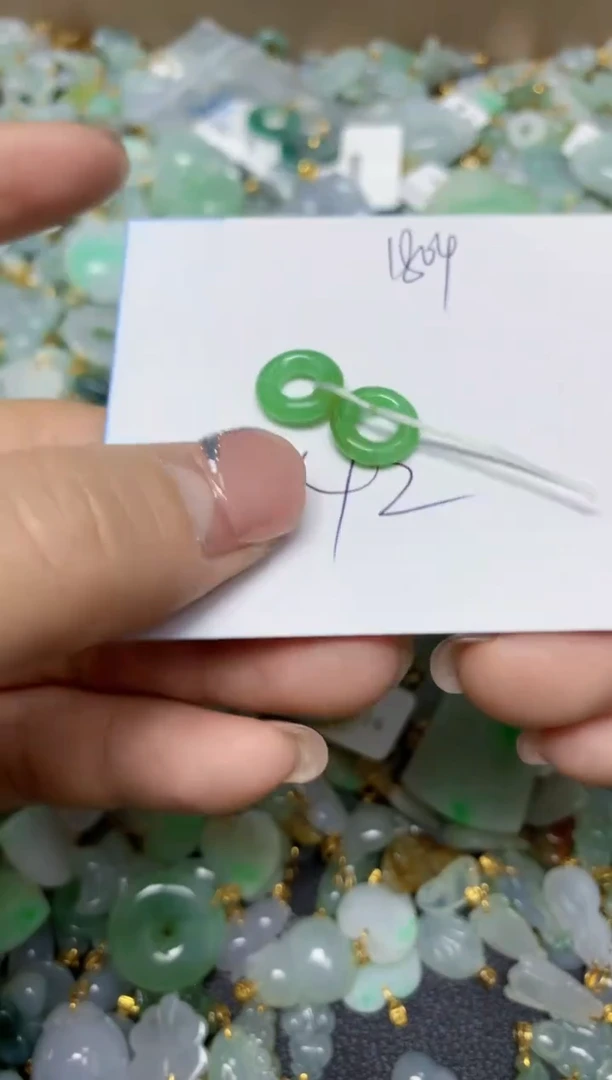 【闪购商品】翡翠挂件未镶嵌 天然翡翠A货