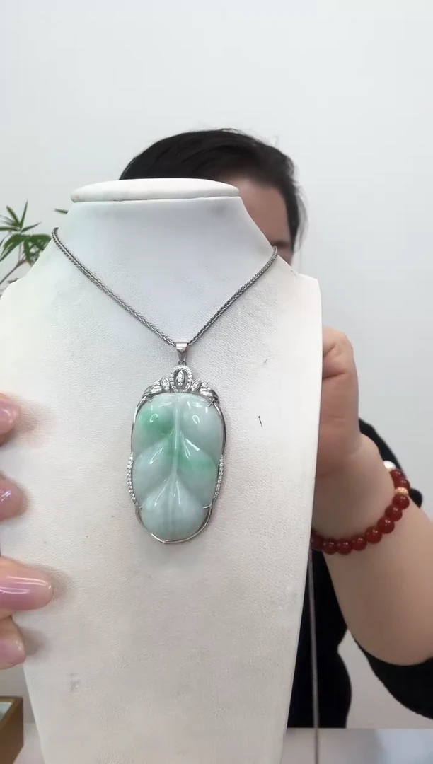 【闪购商品】翡翠吊坠(赠链)银S925镶嵌叶子