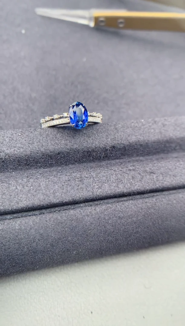 蓝宝石戒指18K金镶嵌1.5ct  蓝宝石戒指AF