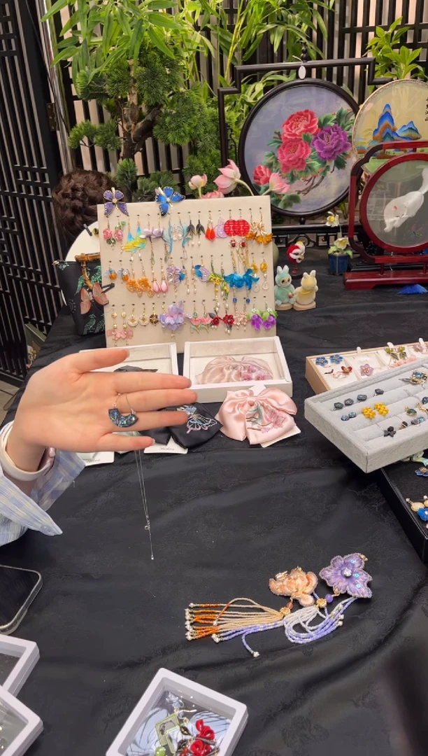织绣一****年非遗苏绣手工饰品
