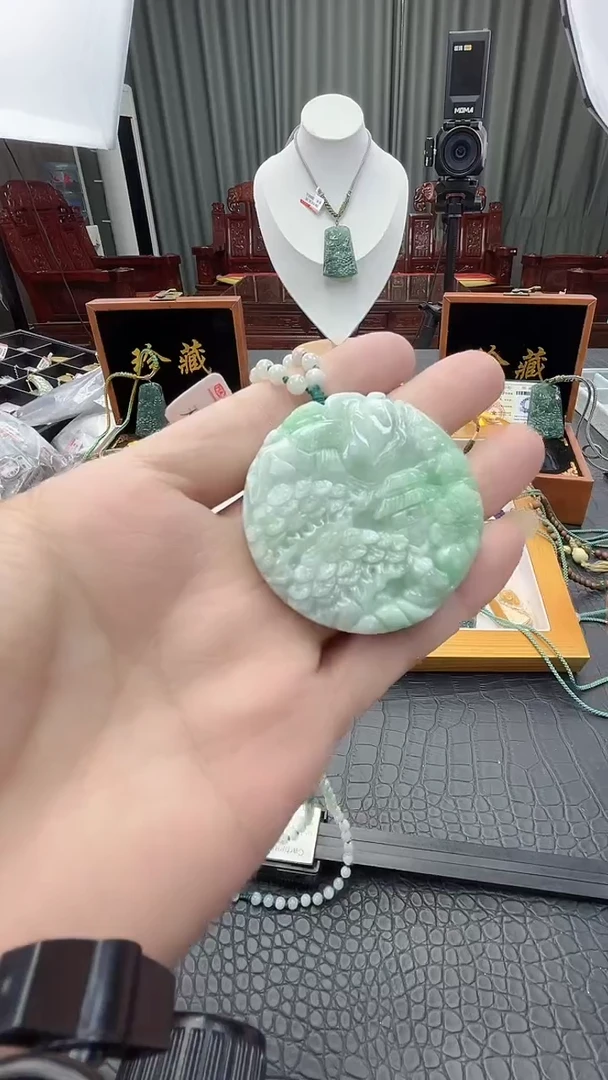 颈饰未镶嵌翡翠翡翠山水圆牌吊坠