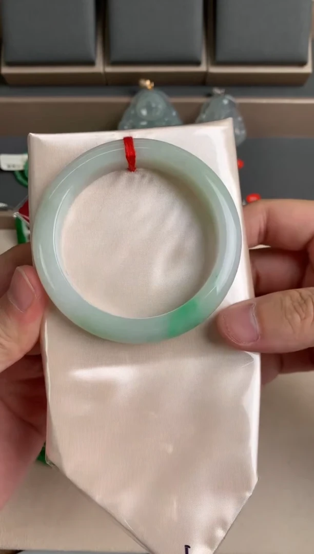 未镶嵌手镯翡翠手镯