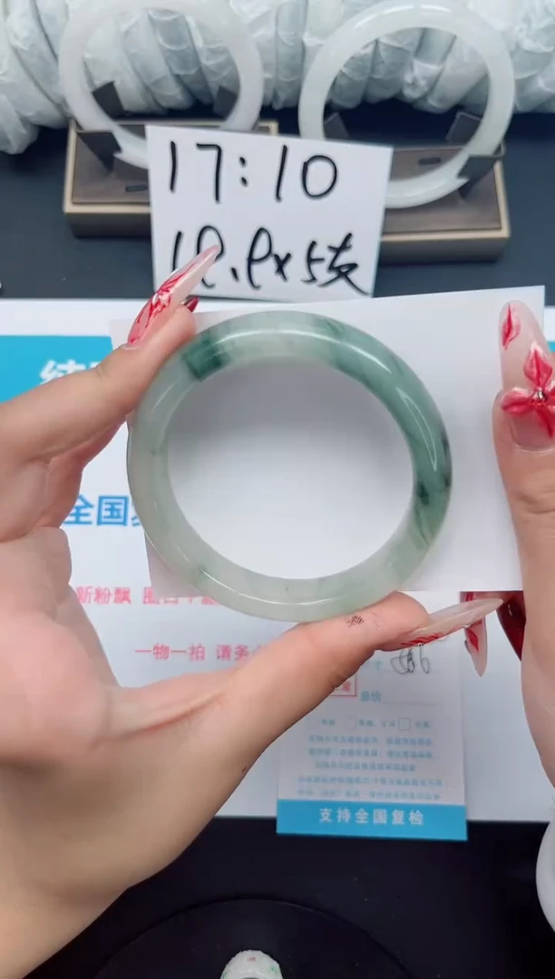 【闪购商品】石英质玉手镯未镶嵌b130