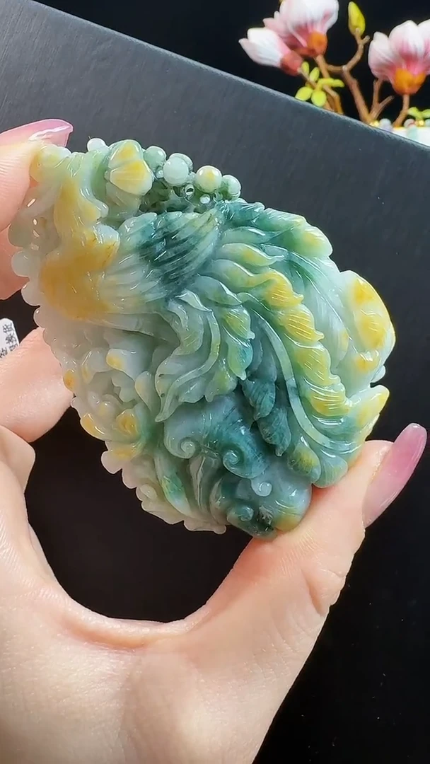 颈饰未镶嵌翡翠凤牌