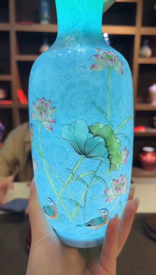 摆件粉彩扒花小花瓶