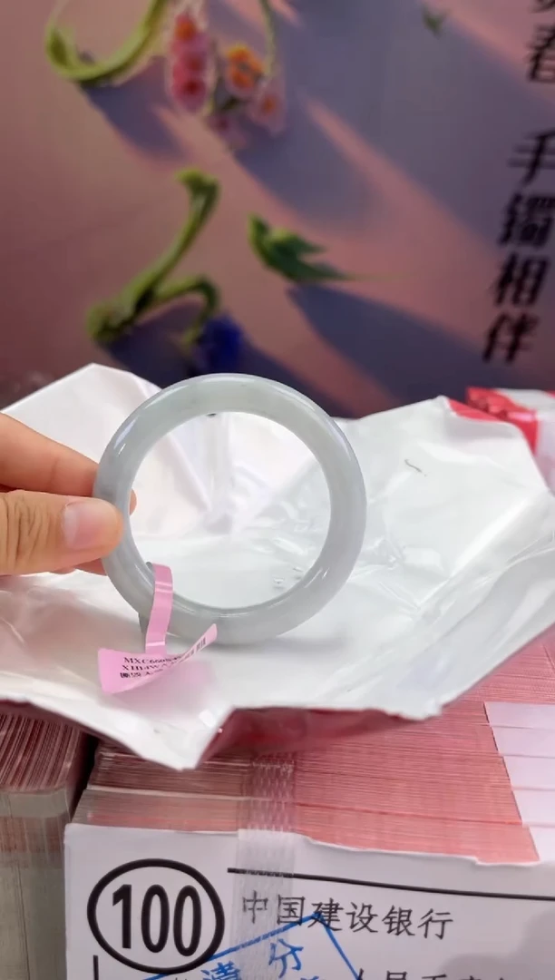 翡翠手镯未镶嵌翡翠手镯