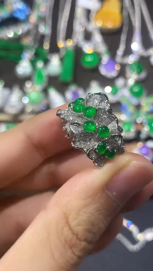 18K金镶嵌定制翡翠戒指 C166 定制款