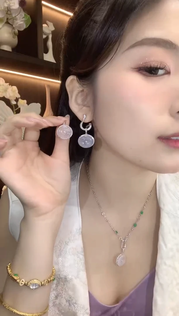 吊坠(不含链)18K金镶嵌翡翠A17翡翠多样性发一件