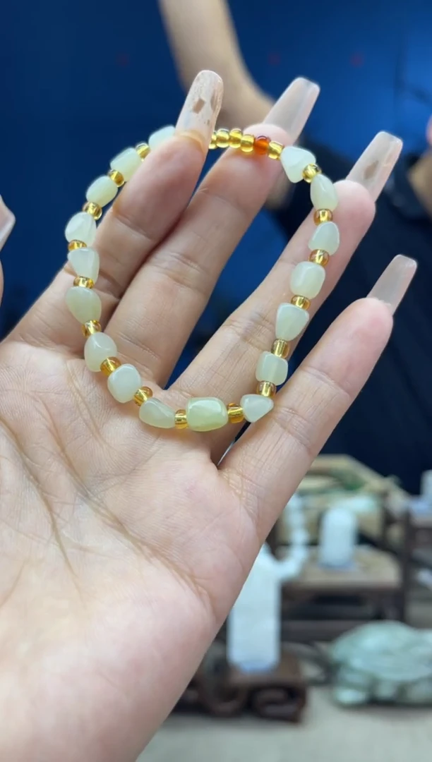 和田玉未镶嵌颈饰1