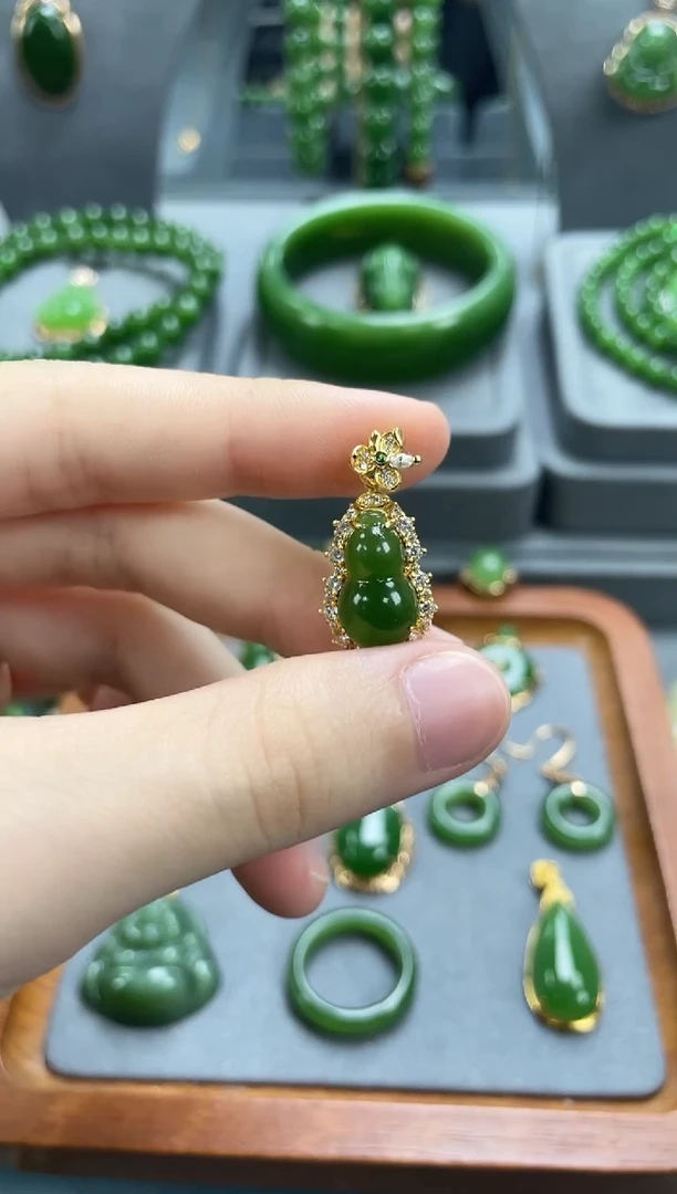 吊坠(不含链)18K金镶嵌和田玉吊坠(不含链) 18K金镶嵌 和田玉