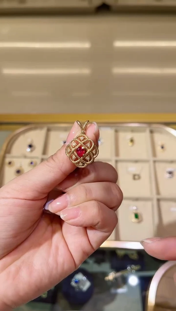 【闪购商品】红宝石吊坠(不含链)18K金镶嵌红宝石吊坠