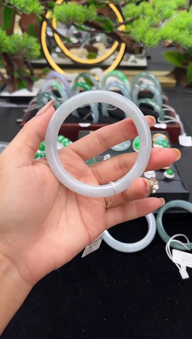 未镶嵌手镯翡翠手镯