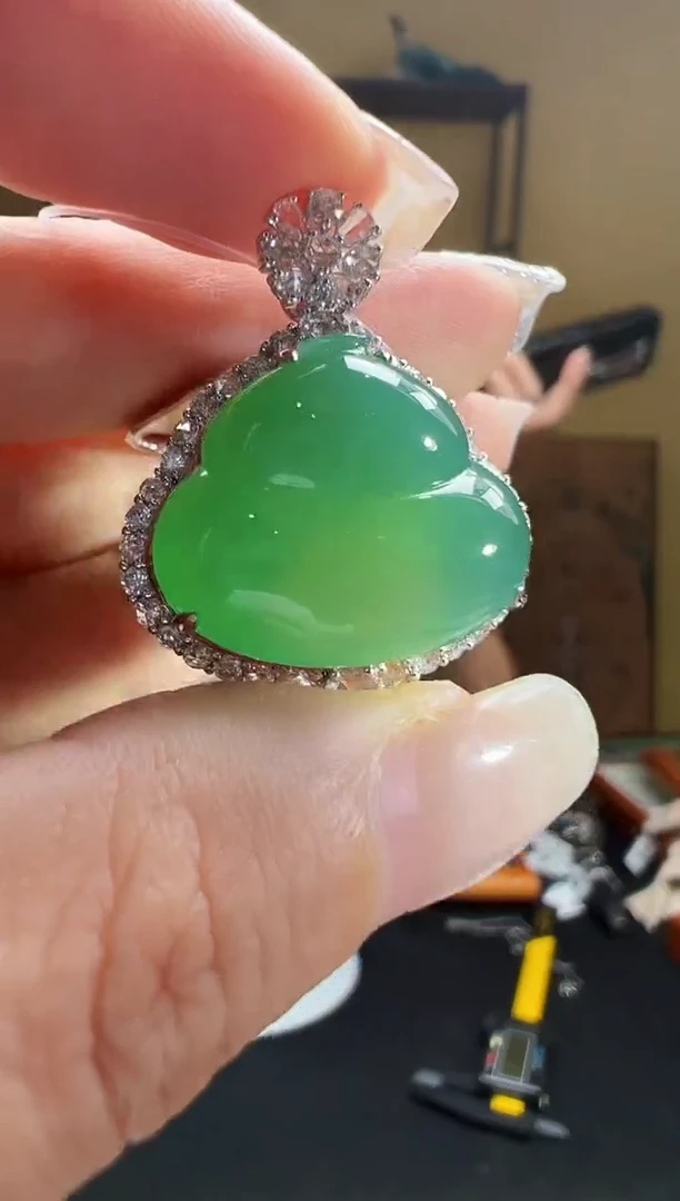 翡翠18K金镶嵌颈饰DFZ0613-286