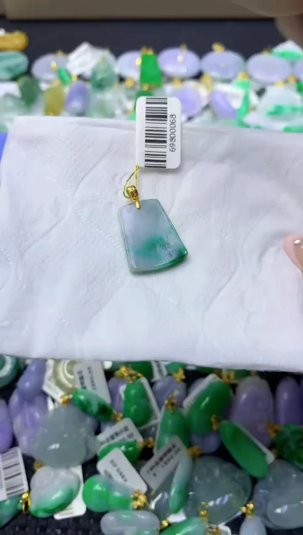 颈饰未镶嵌翡翠天然缅甸翡翠A货