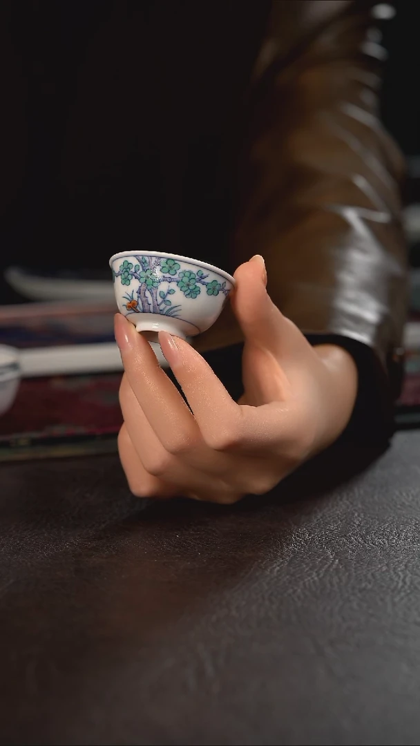 云霞珍藏斗彩绿梅牛眼杯