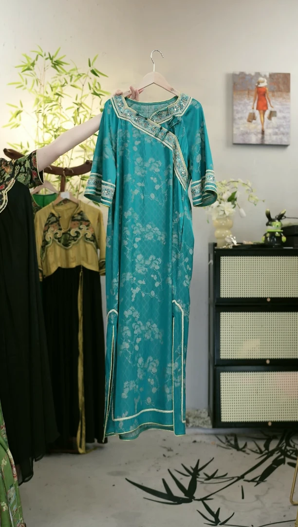 花享悦国风2025夏季新款中国风飘逸日常长款连衣裙6788