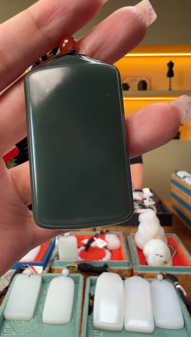 和田玉未镶嵌颈饰1