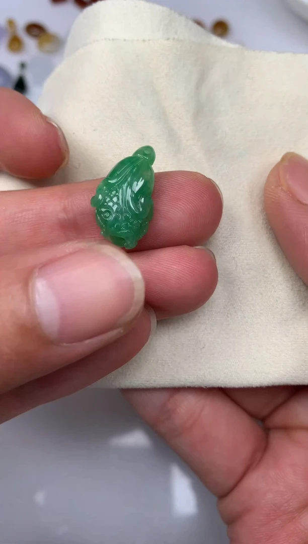 翡翠未镶嵌颈饰3绿白菜