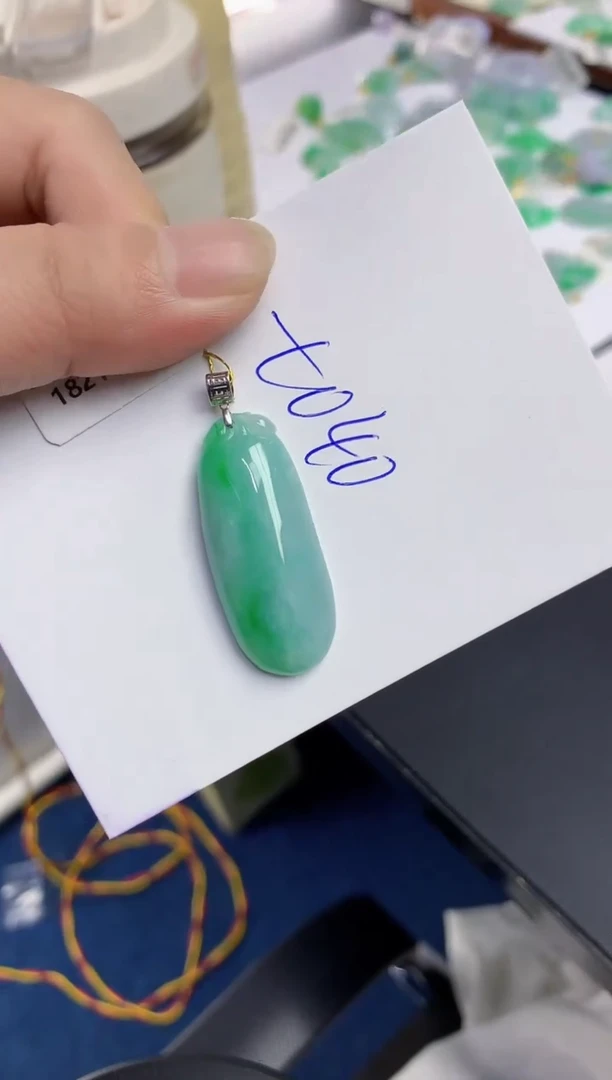 翡翠18K金镶嵌颈饰11111111