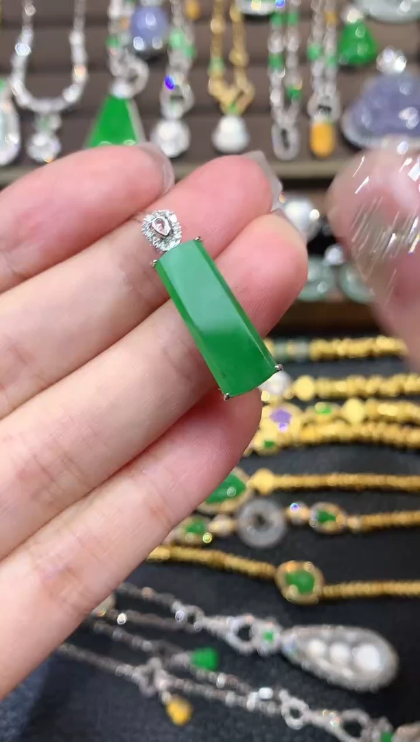 吊坠(不含链)18K金镶嵌翡翠A13