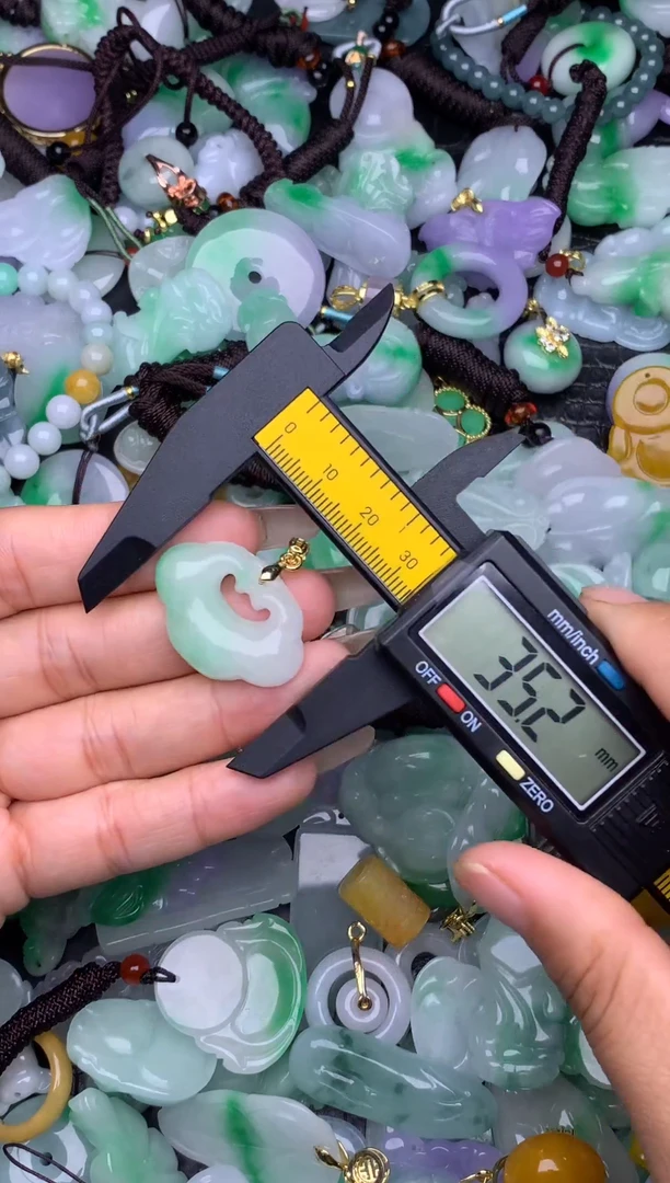翡翠未镶嵌颈饰天然缅甸翡翠吊坠
