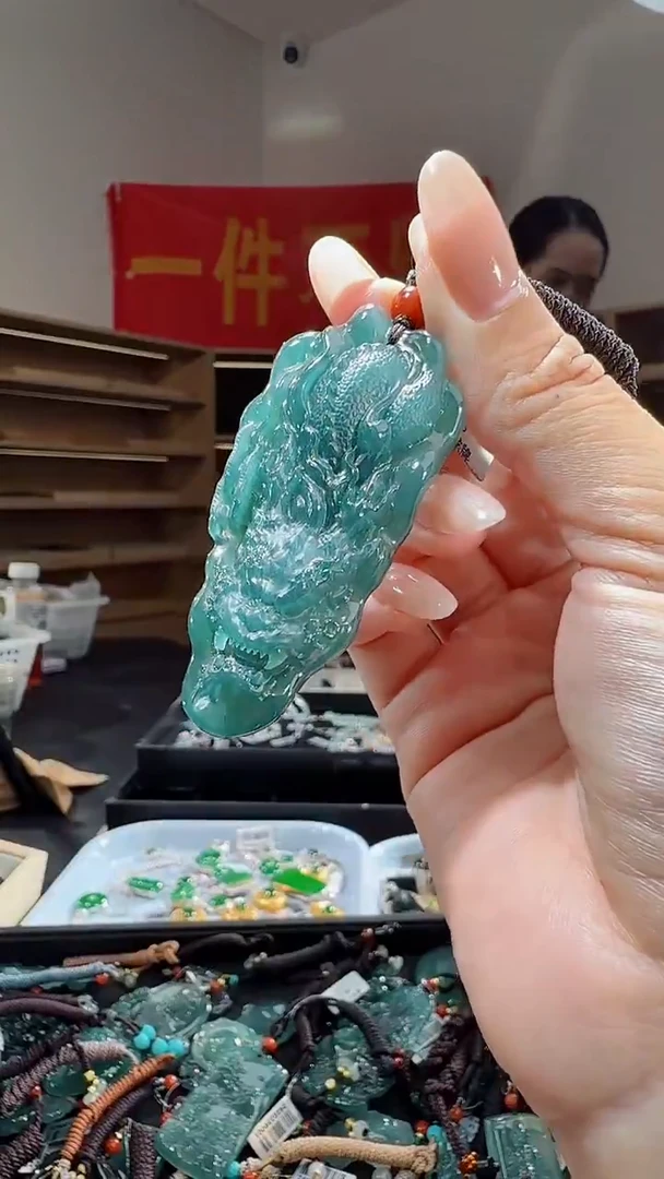 吊坠(不含链)未镶嵌翡翠龙牌