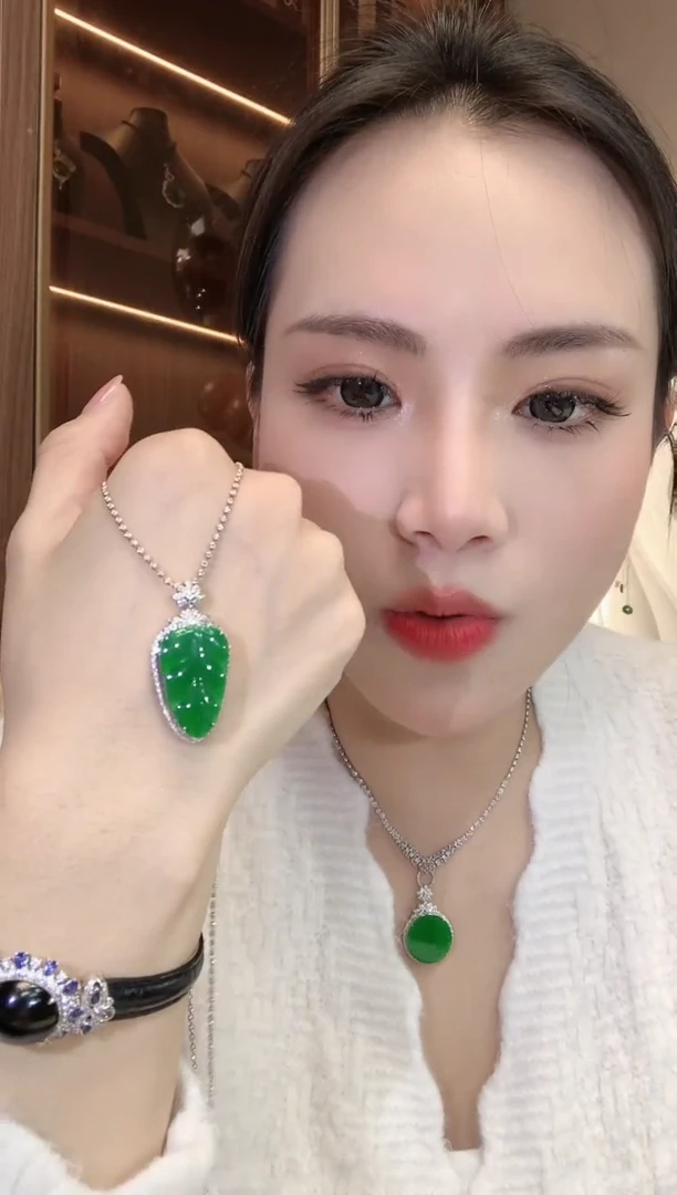 【闪购商品】翡翠吊坠(不含链)18K金镶嵌A21