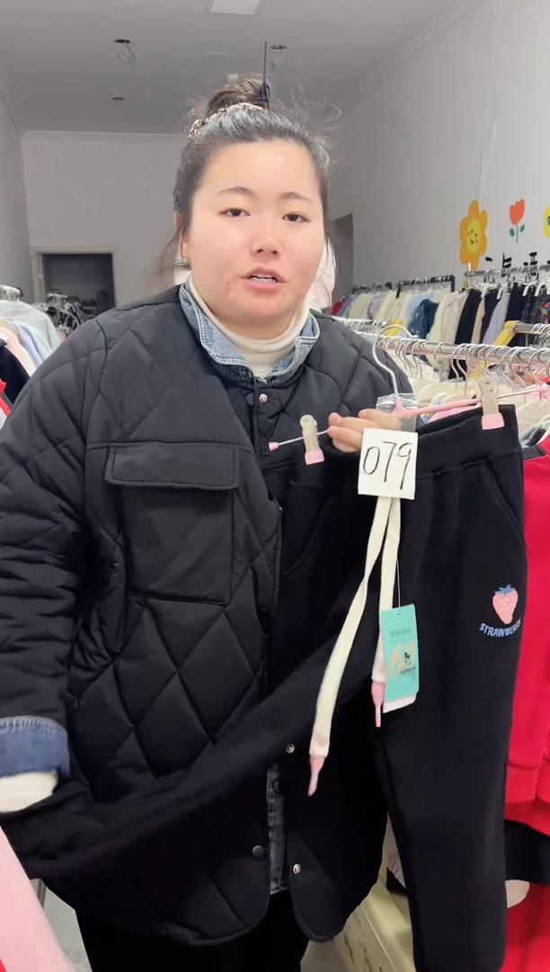 79编码，120尺码，草莓刺绣厚绒裤子
