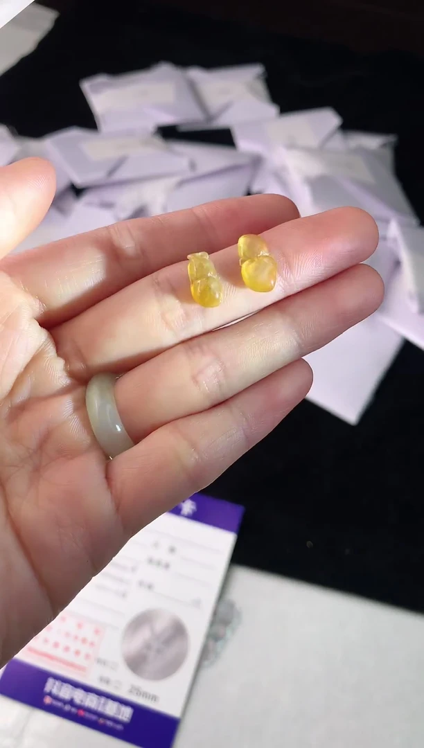 【闪购商品】翡翠颈饰未镶嵌翡翠A货冰种满黄花生双桃2件