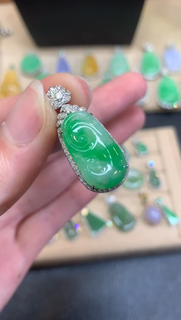 翡翠18K金镶嵌颈饰如意【无服务费】