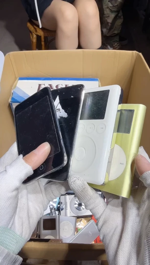 8新张**儿   122中古商品，瑕疵品，不保好坏。