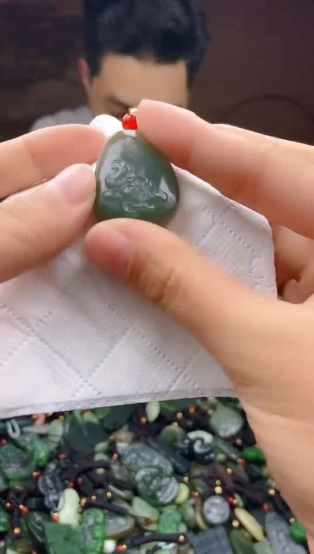 颈饰未镶嵌和田玉1