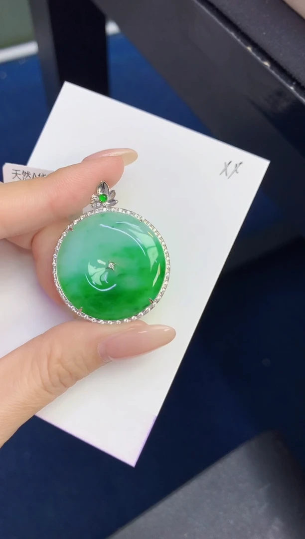颈饰18K金镶嵌翡翠୧****:天然缅甸A货翡翠