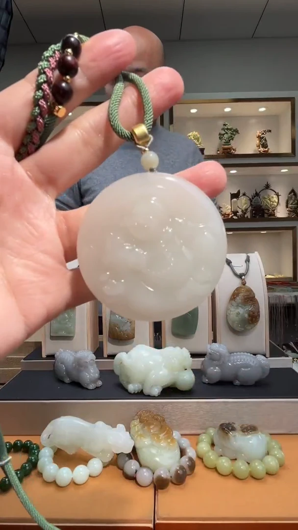 颈饰未镶嵌和田玉苏