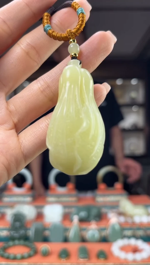 和田玉未镶嵌颈饰佩佩