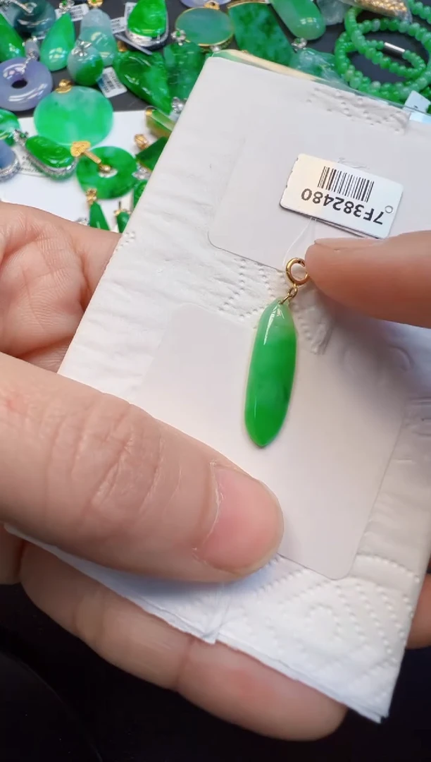 【闪购商品】翡翠吊坠(不含链)18K金镶嵌380