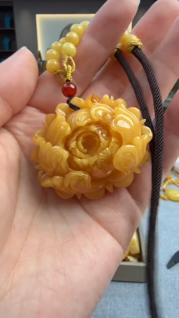 琥珀颈饰未镶嵌155秒拍号 假一罚三