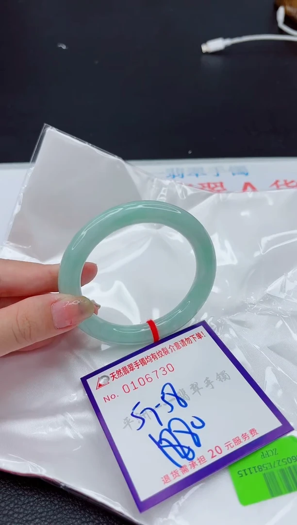 翡翠手镯未镶嵌1