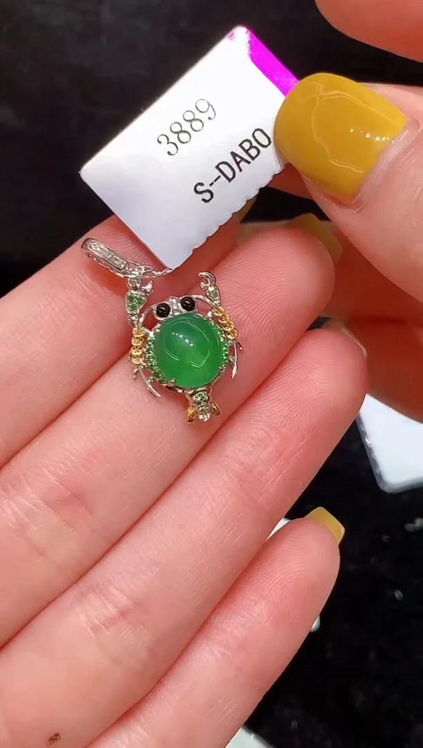 吊坠(不含链)18K金镶嵌翡翠多样性发其一