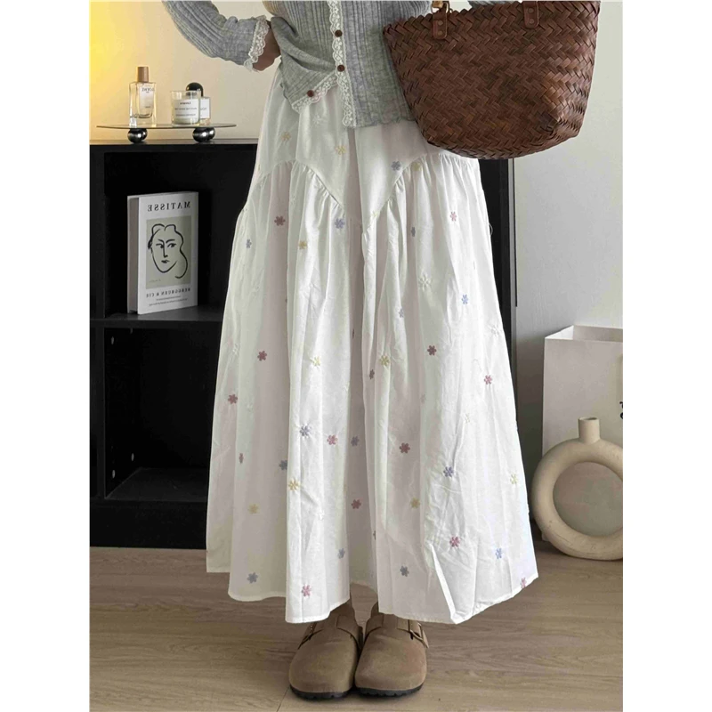 韩版温柔白色刺绣花朵半身裙A字裙女夏季甜美宽松百搭高腰大裙摆