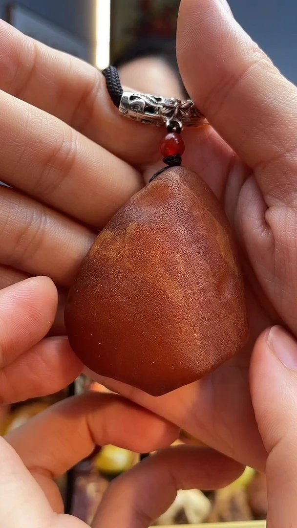 未镶嵌颈饰琥珀吊坠