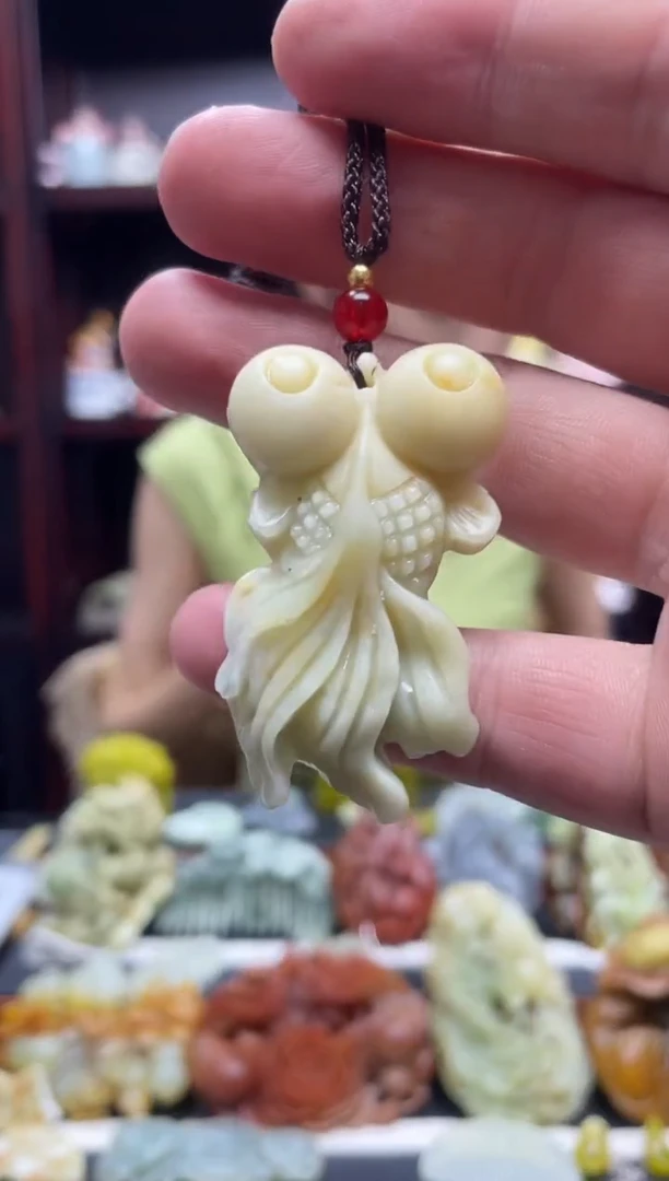 岫玉未镶嵌吊坠·