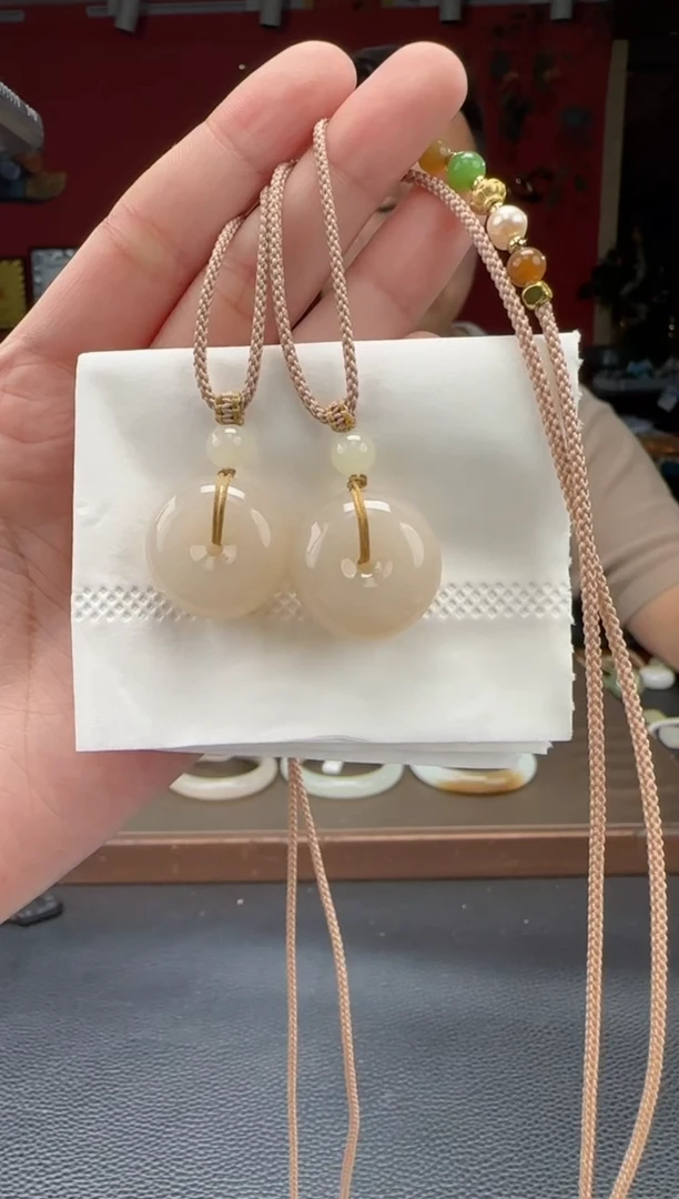 和田玉未镶嵌颈饰藕粉平安扣 多样性发货拍一发一